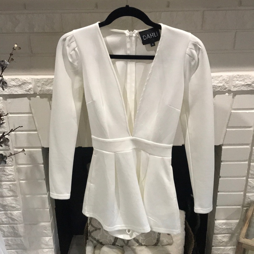 WHITE JUMPER